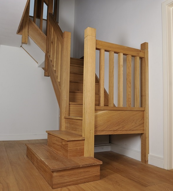 Oak staircase with square chunky newels, spindles and double square curtail.3