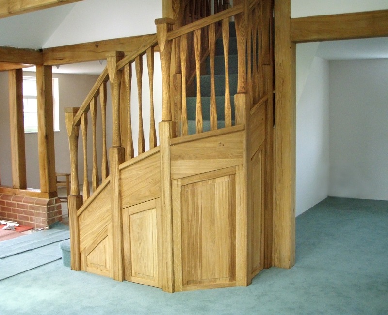 Oak staircase with slender style spindles and newels. Left wind. 3.